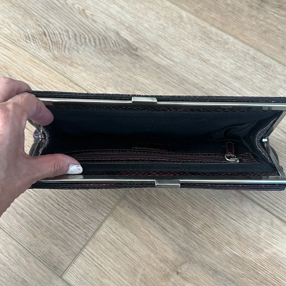 Cole Hahn reptile leather clutch 10 x 4.5 🌿
